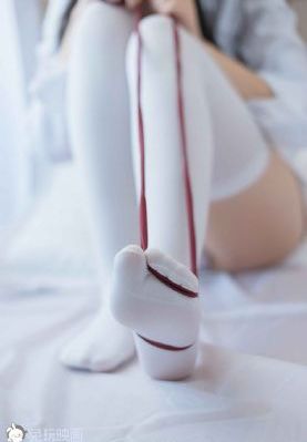 男人边吃奶摸下的激烈视频