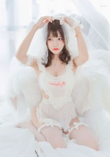 老板把我抱进房间揉我胸视频