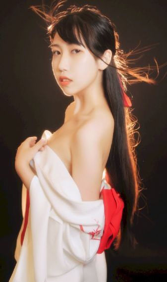 我才不要和你
