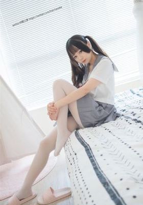 春潮浪漫海堂红